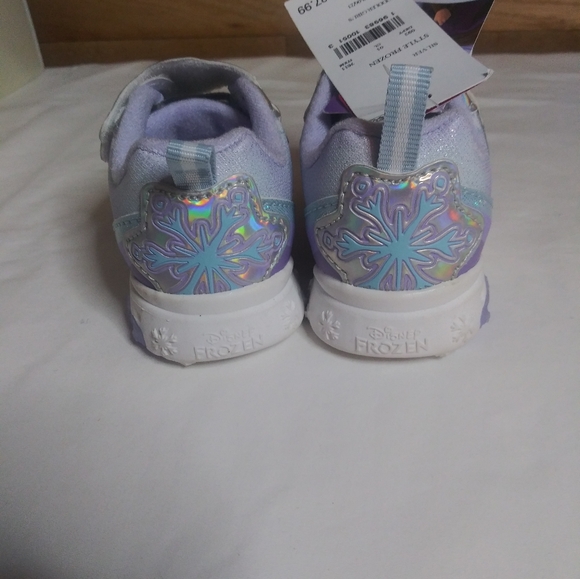 Frozen Light Up Sneakers - Picture 4 of 7